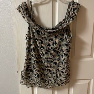 CAbi off the shoulder top with adjustable straps. Size medium.